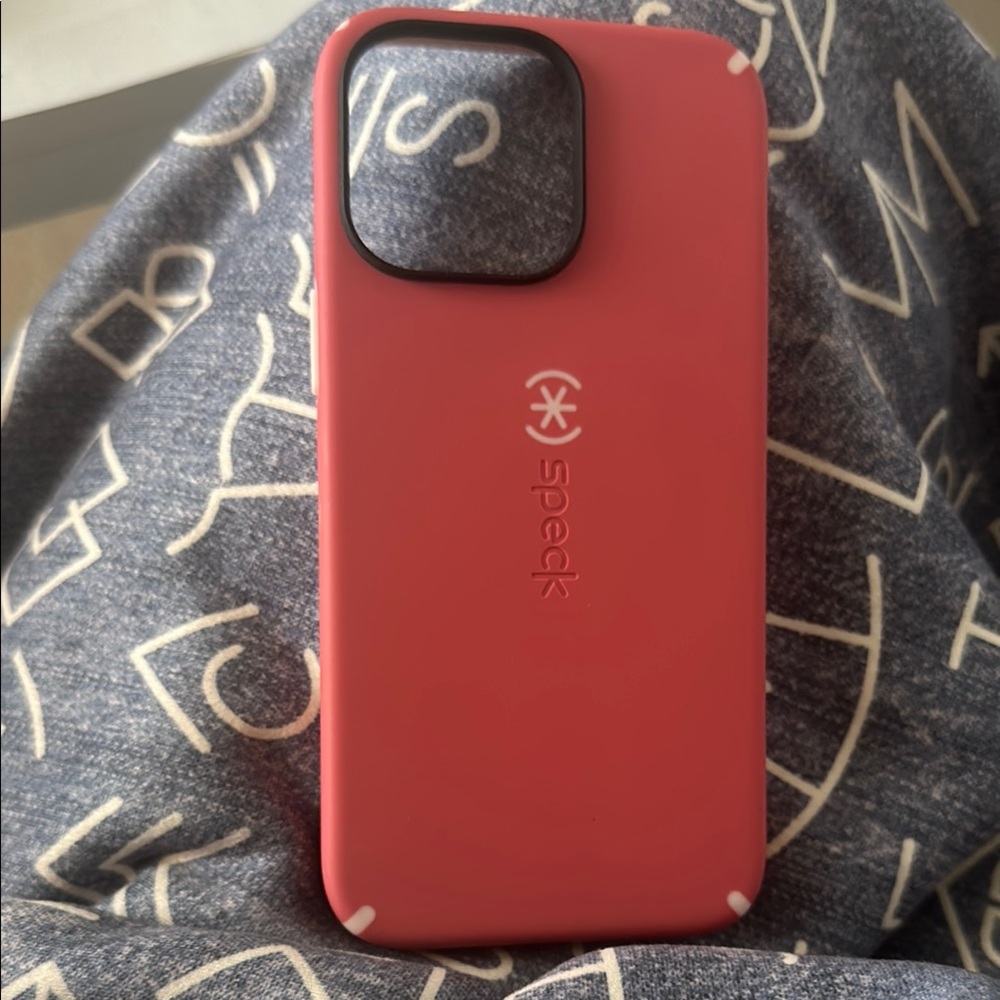 Speck IPhone 14pro max phone case like new